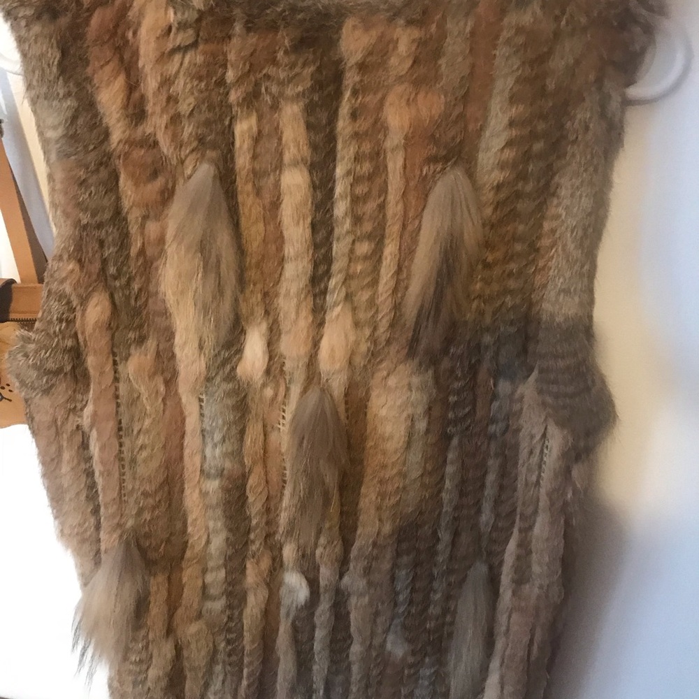 Real rabbit and fox fur vest. Fits like a medium - Picture 5 of 5